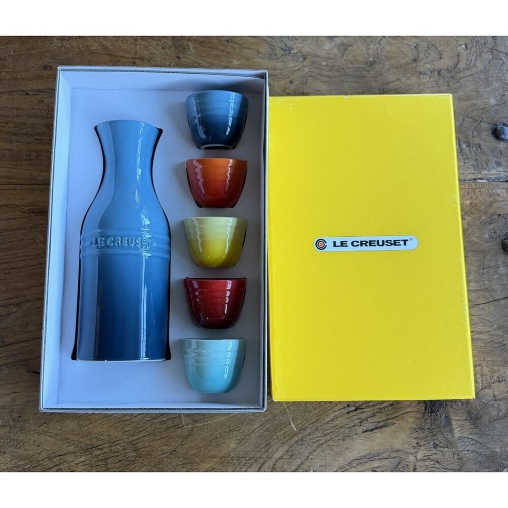 Le Creuset Tokkuri and 5 Ochoko Sake set Rainbow Japan Limited NEW - Picture 2 of 7